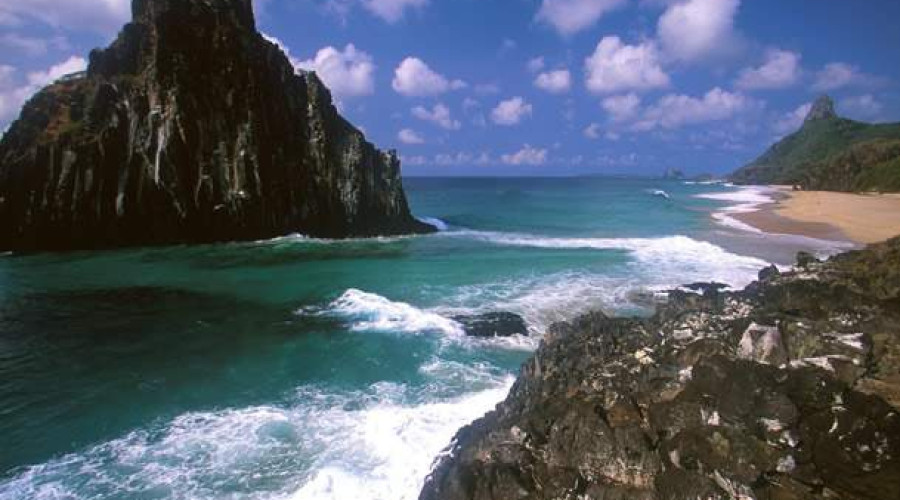 Onde fica Fernando de Noronha?